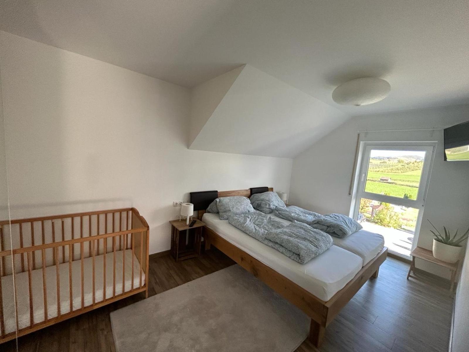 3 Zimmer Neubauwohnung In Der Schwaebischen Toskana Loewenstein Luaran gambar